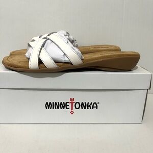 Minnetonka White Tan Sandals Crisscross Design